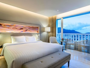 1 bedroom, premium bedding, minibar, in-room safe