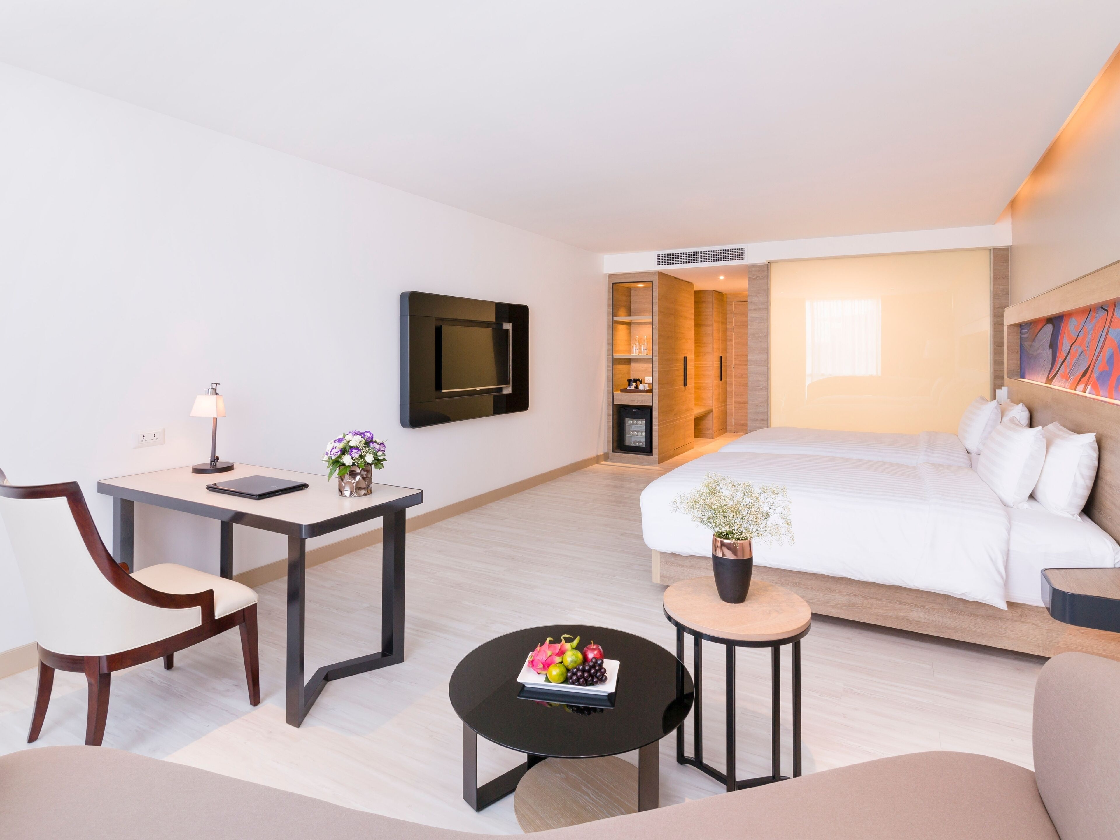 executive twin room, 2 single beds | living area | 32-inch flat-screen tv with satellite channels, tv