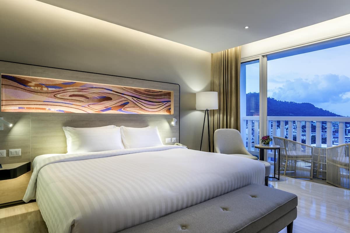 1 bedroom, premium bedding, minibar, in-room safe