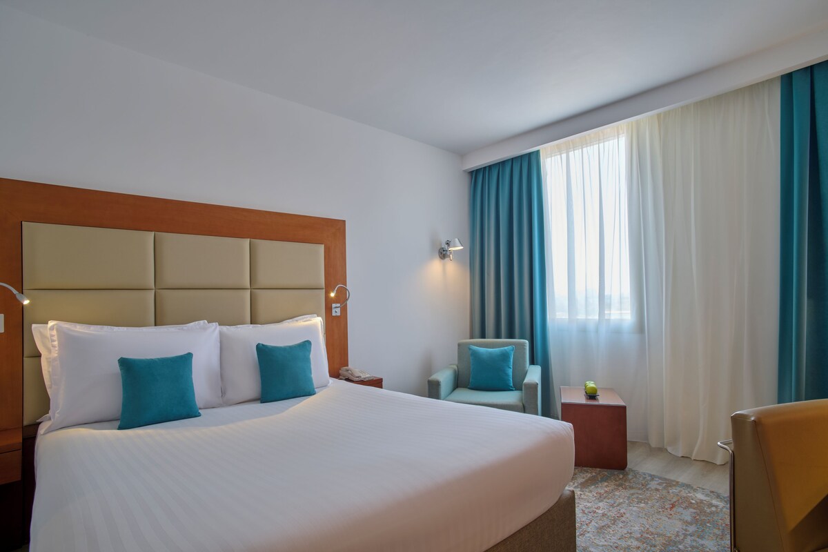 1 bedroom, down comforters, minibar, in-room safe