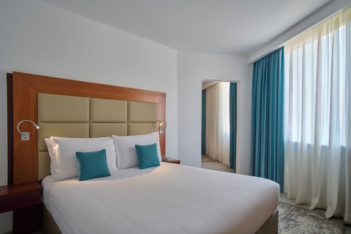 Junior Suite | 1 bedroom, down comforters, minibar, in-room safe