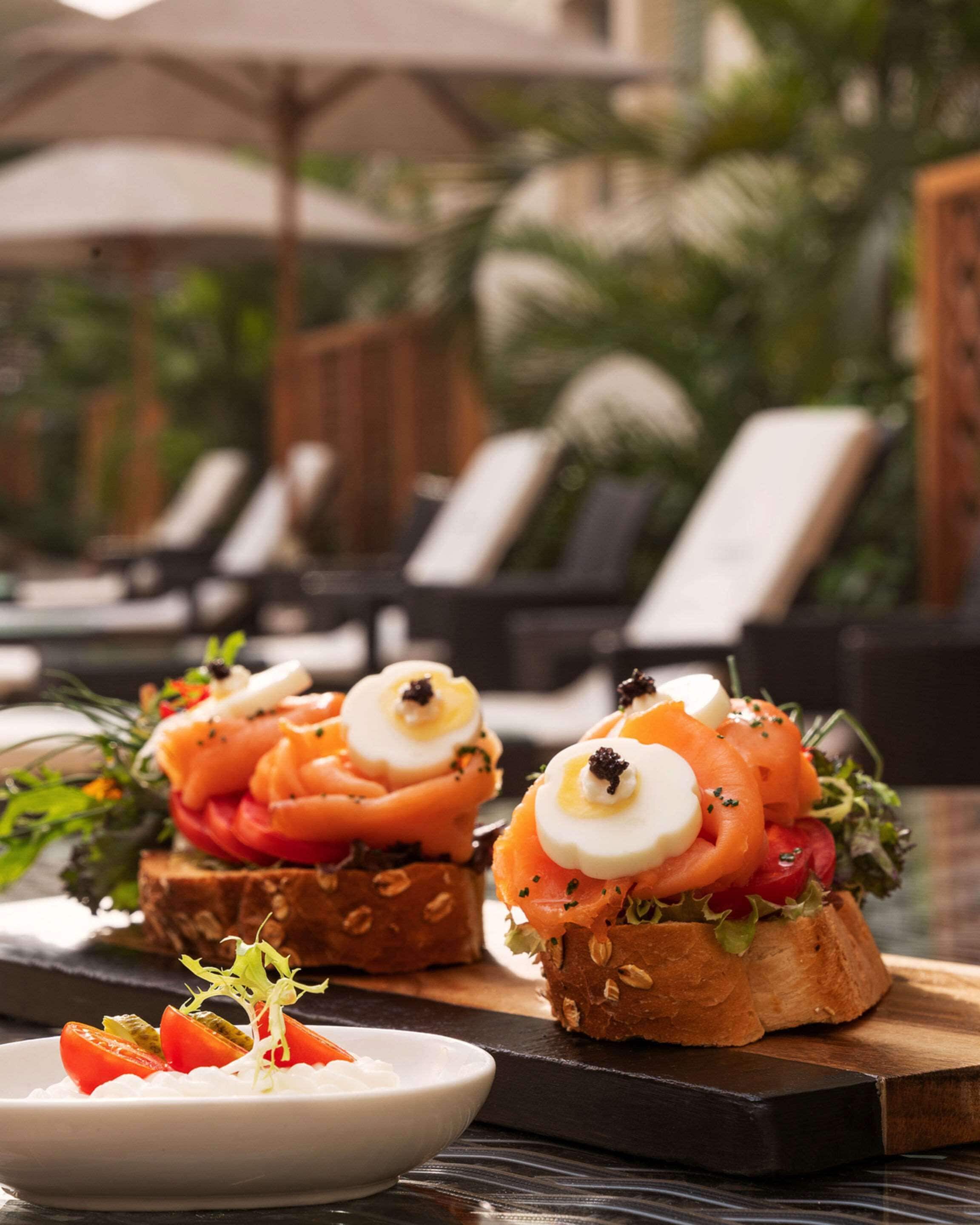 Aromaterapia, masajes con piedras calientes, masajes de tejido profundo 