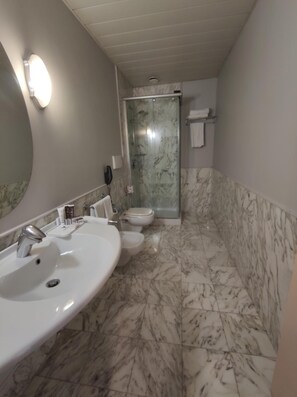 Bathroom - Hotel Vittoria Parc (Bari)