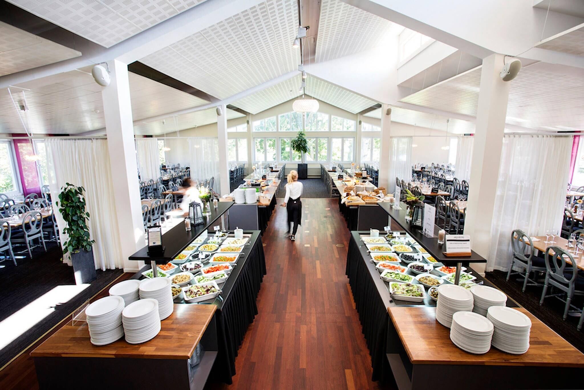 Petit déjeuner, déjeuner et dîner servis sur place