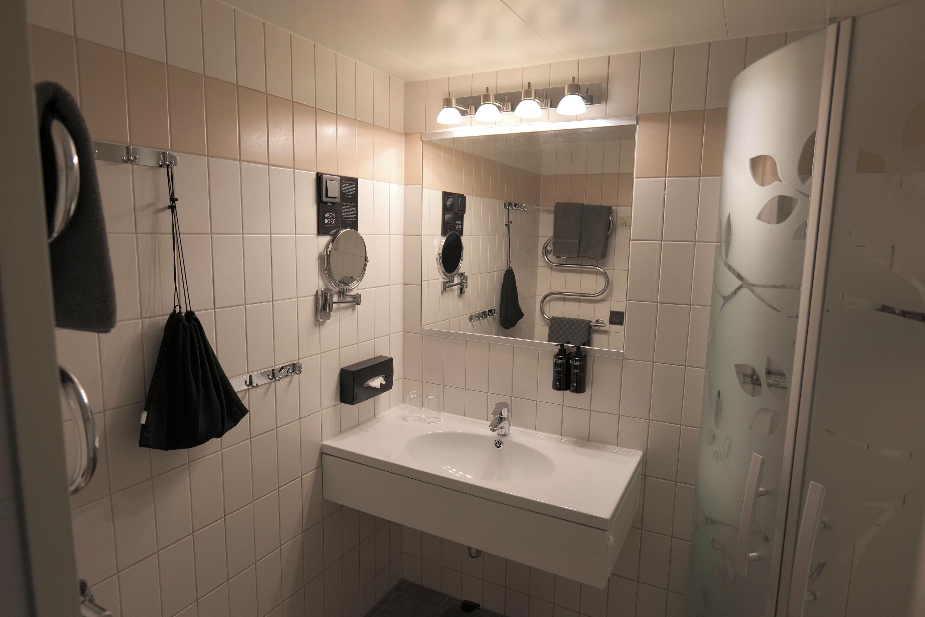 shower, hair dryer, towels, shampoo