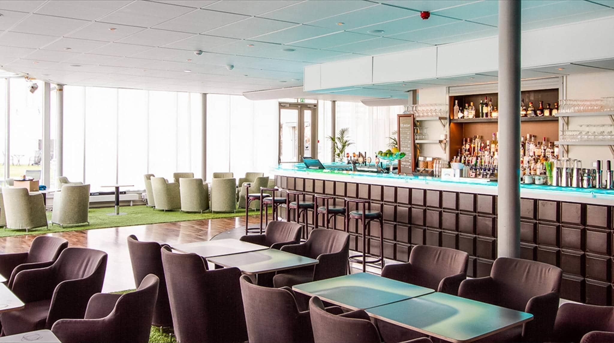 Breakfast, lunch and dinner served