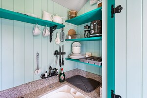 Estudio, baño privado, vistas al jardín (The Shepherd's Hut ) | Interior