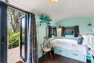 Estudio, baño privado, vistas al jardín (The Shepherd's Hut ) | Interior