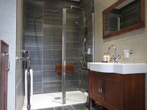 Standard Double Room, Ensuite | Bathroom - The Lamb Inn (High Peak)