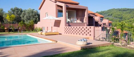 Luxury-Villa, 2 Schlafzimmer, eigener Pool, Meerblick | 1 Schlafzimmer, Bettwäsche aus ägyptischer Baumwolle