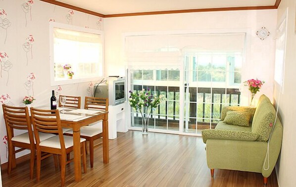 A 201 | Wohnbereich | Flachbildfernseher