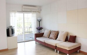 B 102 | Wohnbereich | Flachbildfernseher