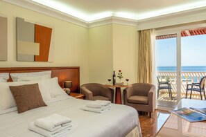 Superior Double Room Sea View | セーフティボックス (室内)、遮光カーテン、防音設備、ベビーベッド (無料)