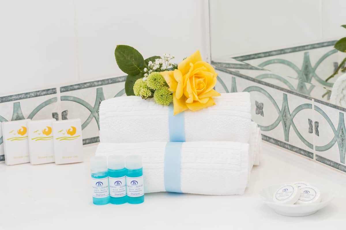 1 bedroom, in-room safe, blackout curtains, soundproofing