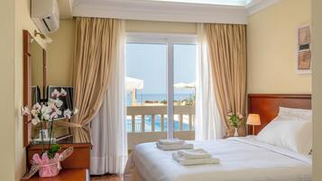 Superior Double Room with Pool and Partial Sea View