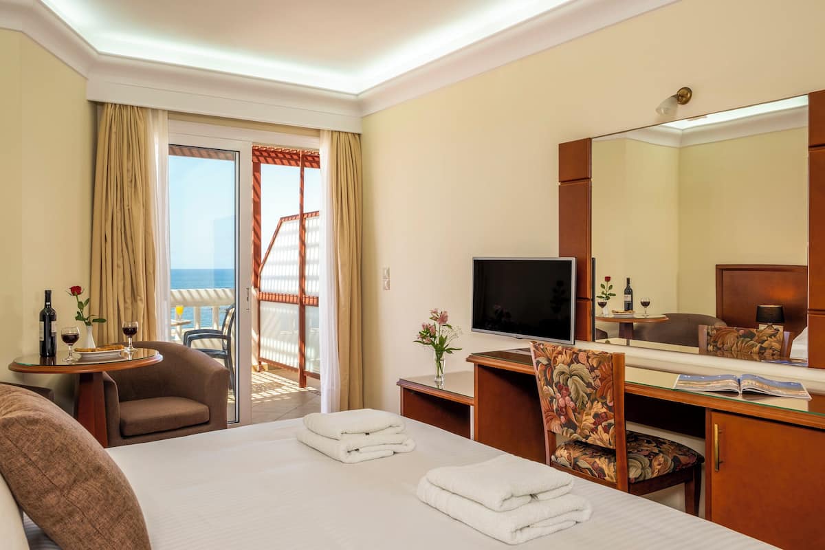 1 bedroom, in-room safe, blackout curtains, soundproofing
