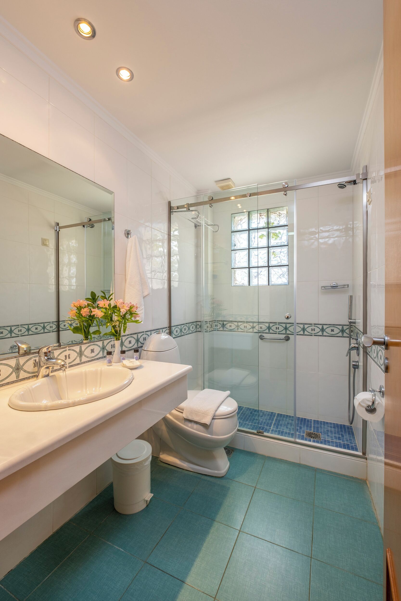 designer toiletries, hair dryer, towels