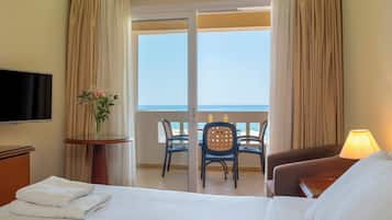 Superior Triple Room, Sea View | 1 bedroom, in-room safe, blackout curtains, soundproofing