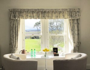 Decoración individual, mobiliario individual, sistema de insonorización