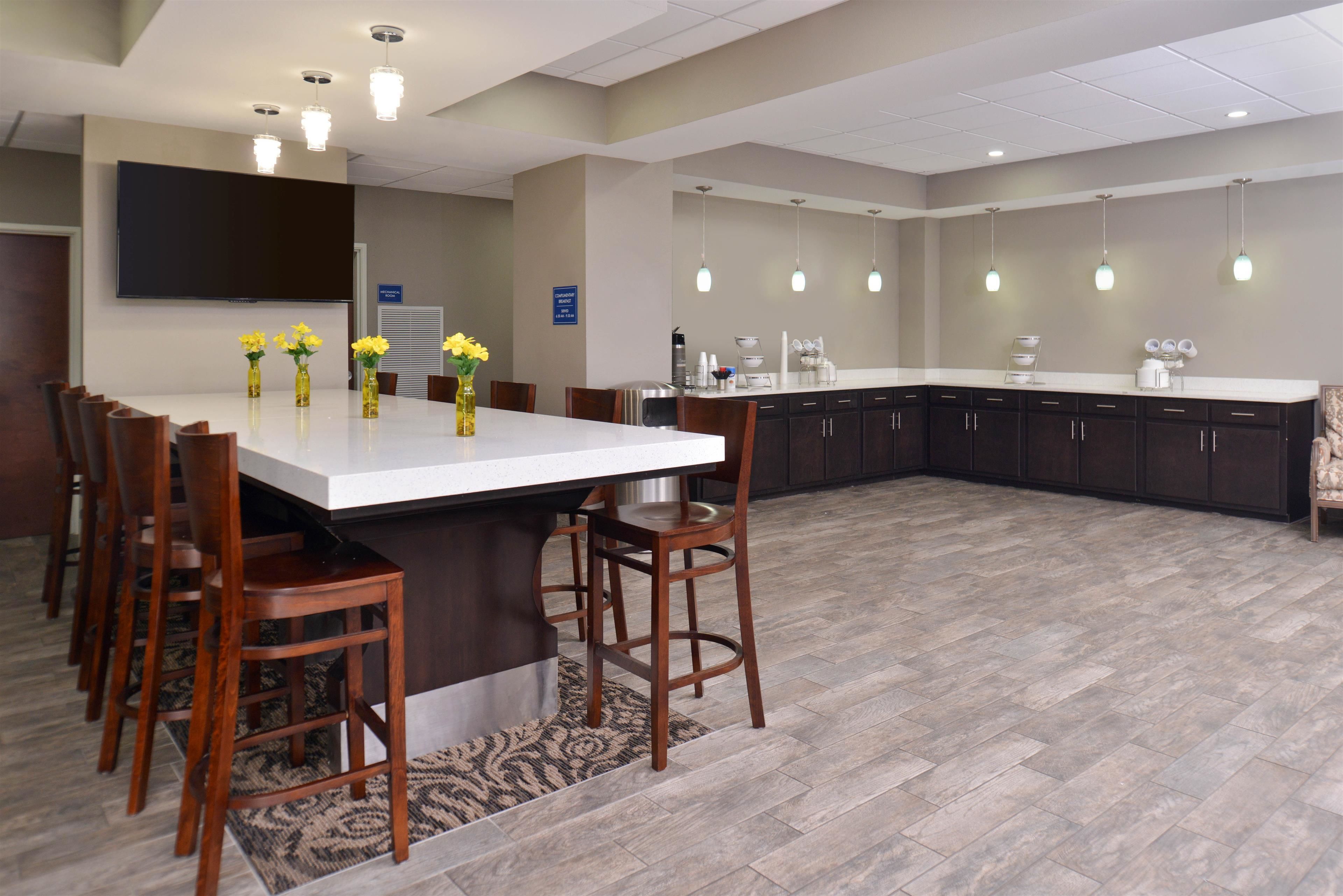 free daily continental breakfast