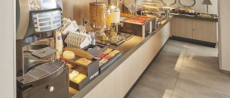 Petit déjeuner complet compris tous les jours