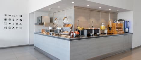 Tägliches inbegriffenes großes Frühstück