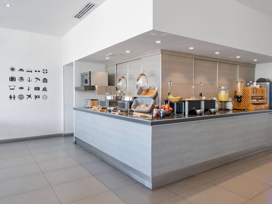 Free daily full breakfast