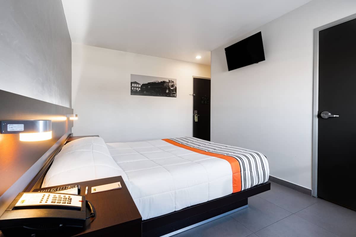 Room, 1 Queen Bed | Desk, blackout drapes, iron/ironing board, free WiFi