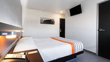 Huone, 1 keskisuuri parisänky, tupakointi kielletty | Työpöytä, pimennysverhot, silitysrauta/-lauta, ilmainen Wi-Fi