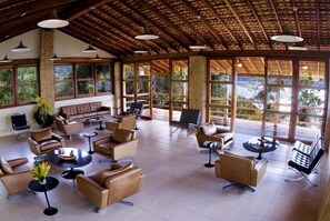 Lobby sitting area - Santa Clara Hotel (Paraty)