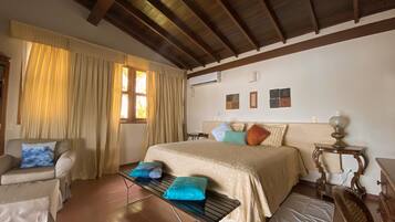 Suite Luxury, vista mare | Minibar, tende oscuranti, ferro/asse da stiro, Wi-Fi gratuito
