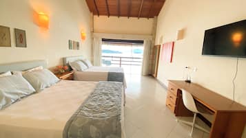 Habitación de lujo, vistas al mar (Extra) | Minibar, cortinas opacas, tabla de planchar con plancha y wifi gratis