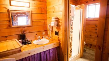 Standard Cabin, 2 Double Beds | Bathroom sink