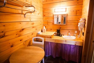 Standard Cabin, 2 Double Beds | In-room dining