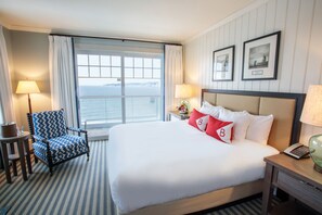 Ocean Front Jr. King Suite with Balcony | Hochwertige Bettwaren, Zimmersafe, Schreibtisch, Bügeleisen/Bügelbrett