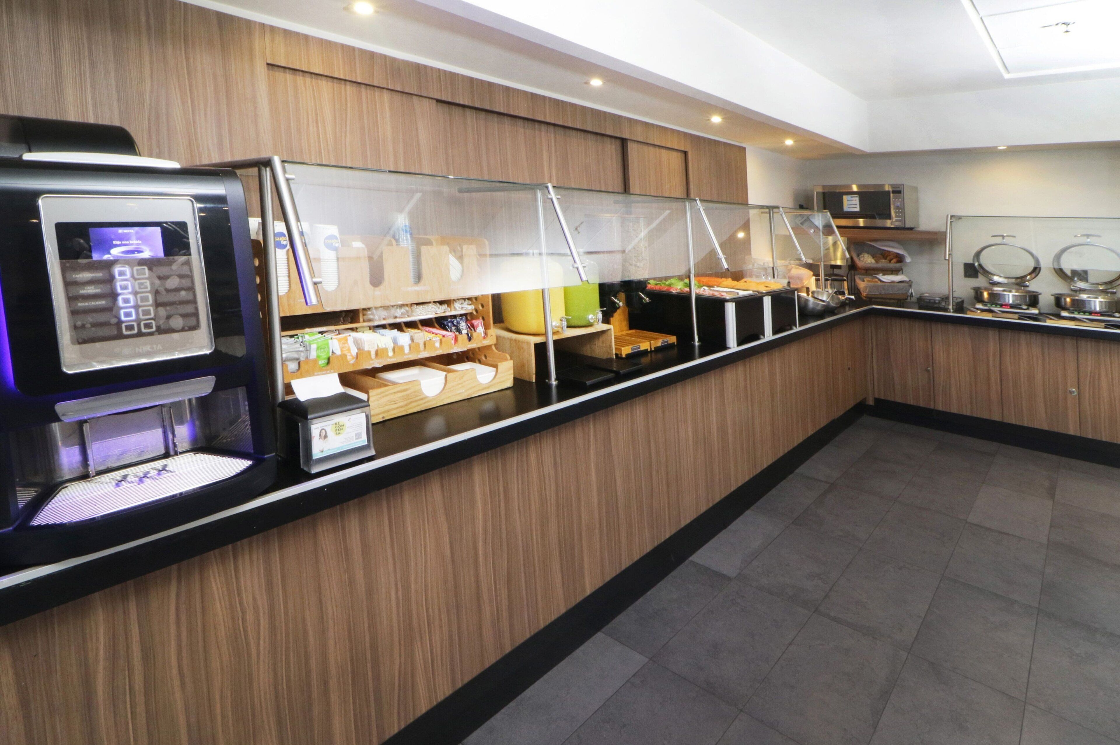 free daily full breakfast