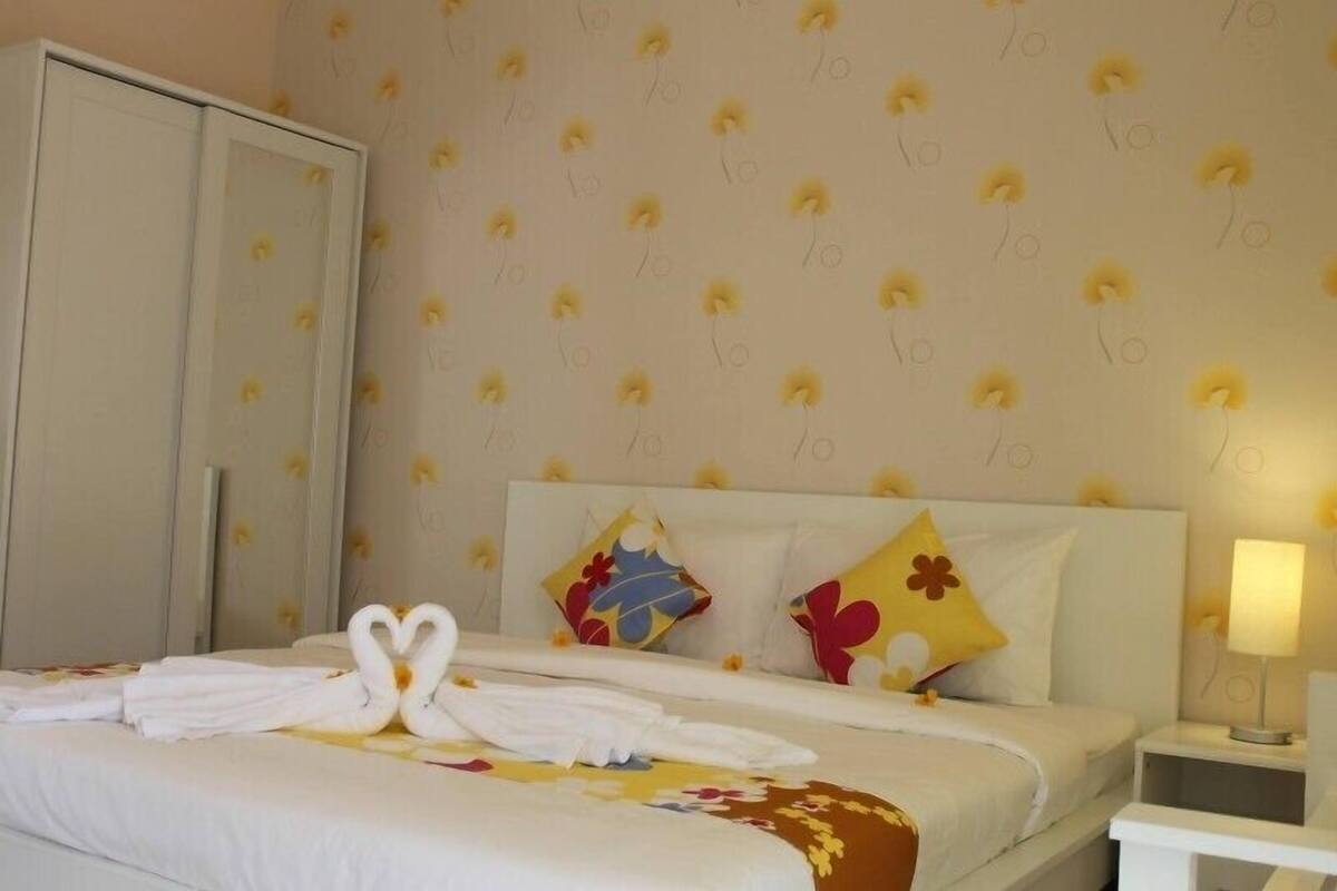Deluxe Room | Desk, blackout drapes, rollaway beds (surcharge), WiFi (free)