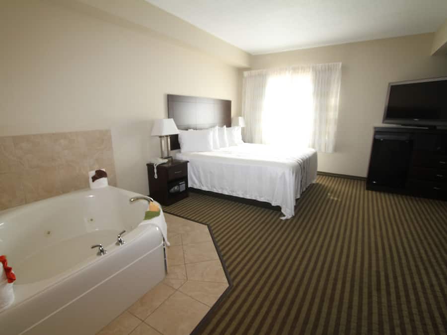 Room, 1 King Bed, Jetted Tub | Desk, laptop workspace, soundproofing, iron/ironing board