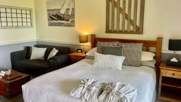 Room, 1 Queen Bed, Jetted Tub, Ocean View | 2 bedrooms, laptop workspace, iron/ironing board, free WiFi
