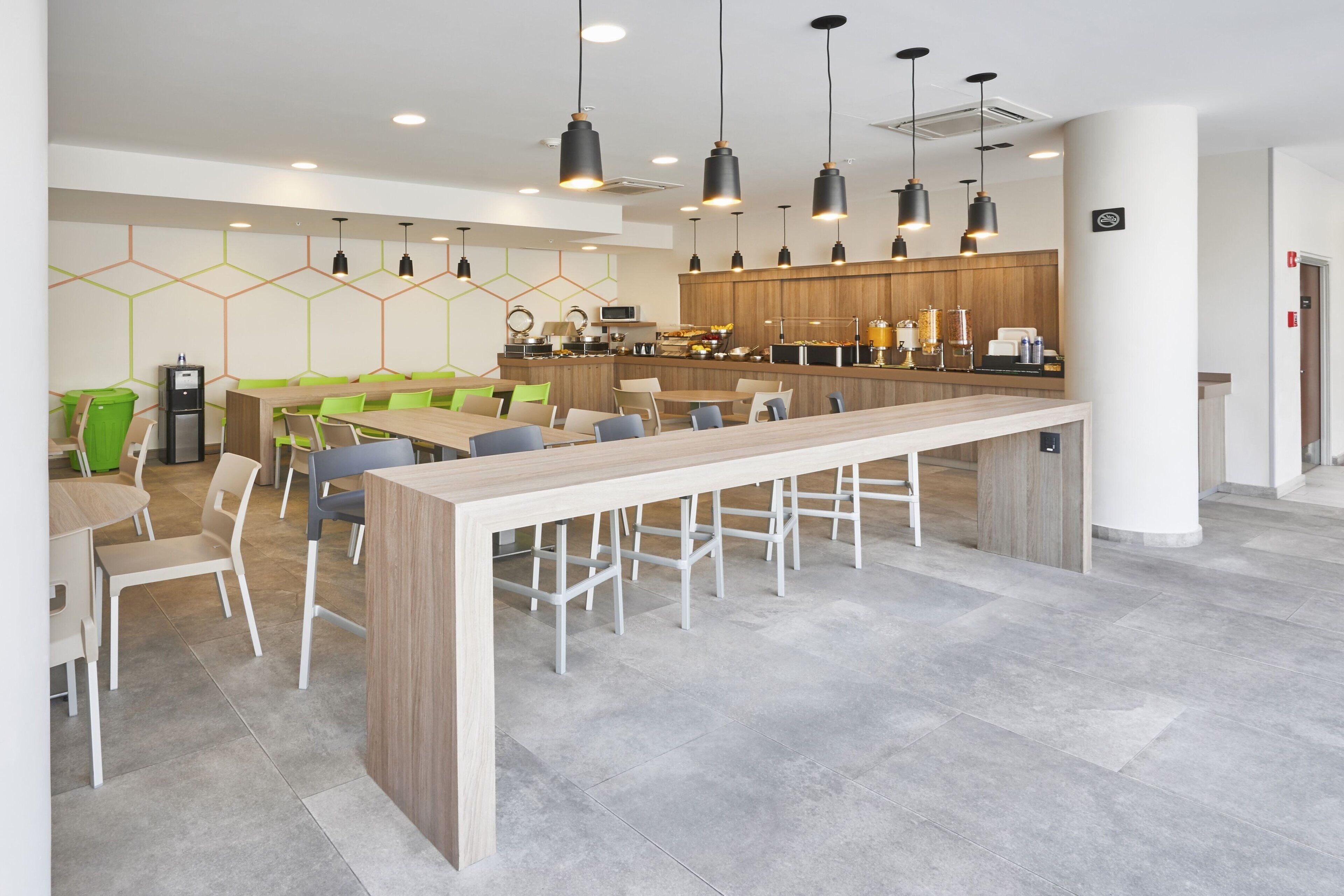 free daily full breakfast