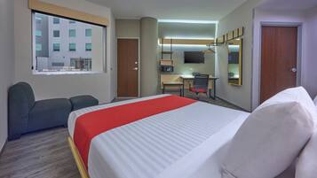 Habitación, 1 cama Queen size | Caja de seguridad en la habitación, escritorio y cortinas blackout