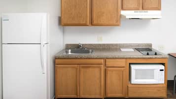 Full-size fridge, microwave, stovetop
