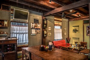 Indoor wedding - Poonsawasdi Hotel (Chiang Khan)