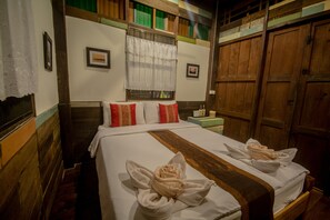 Superior Double Room, Private Bathroom | Free WiFi - Poonsawasdi Hotel (Chiang Khan)
