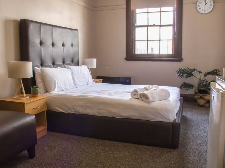 Double Room | Desk, free WiFi, bed sheets