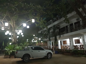 Free self parking - HK Beach Resort (Moalboal)