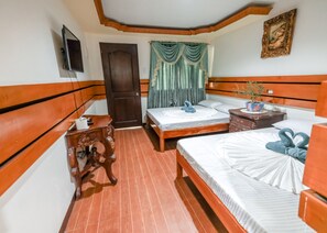 Desk, free WiFi, bed sheets - HK Beach Resort (Moalboal)