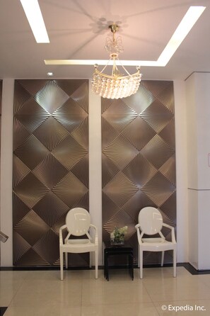 Lobby sitting area - Sun Plaza Subic (Olongapo)