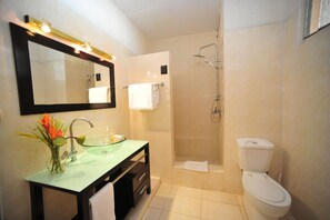 Double or Twin Room | Bathroom
