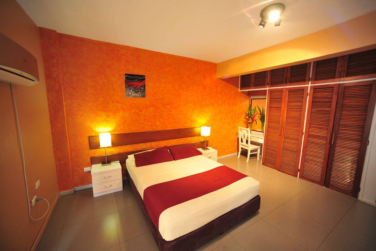 double or twin room | desk, free wifi, bed sheets